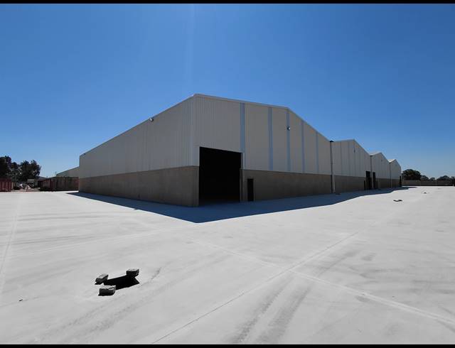 1,050M² WAREHOUSE TO LET IN CLAYVILLE